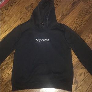 Black supreme hoodie worn once fits like adult M/L